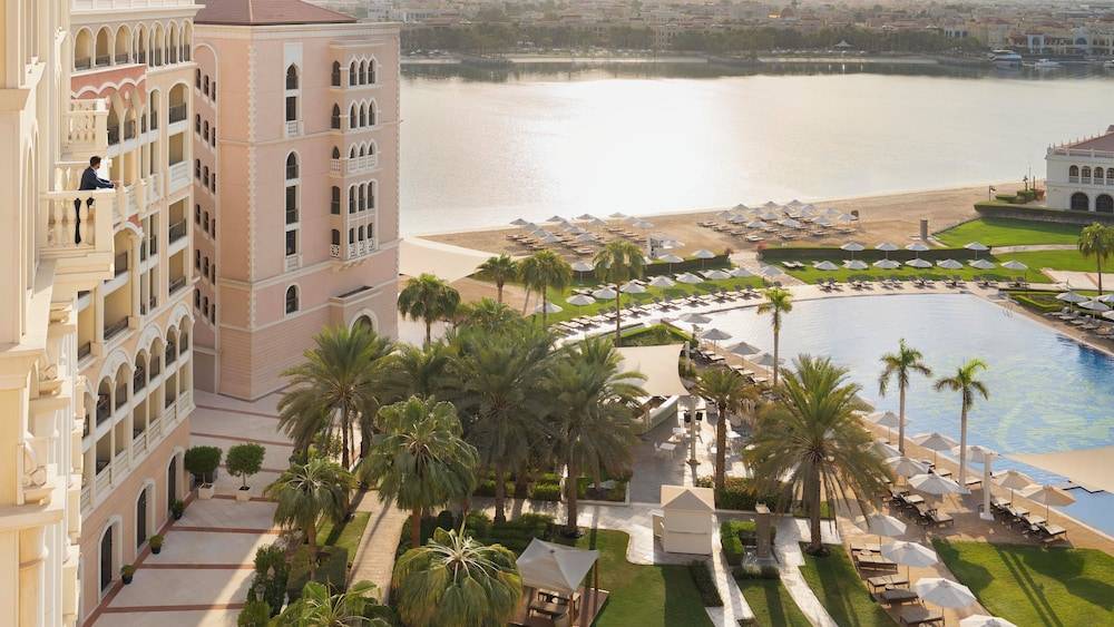 The Ritz-Carlton Abu Dhabi, Grand Canal 1