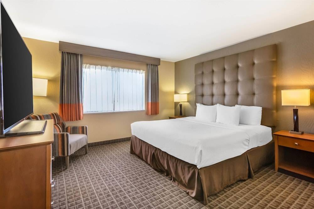 Best Western Plus Scottsdale Thunderbird Suites 1