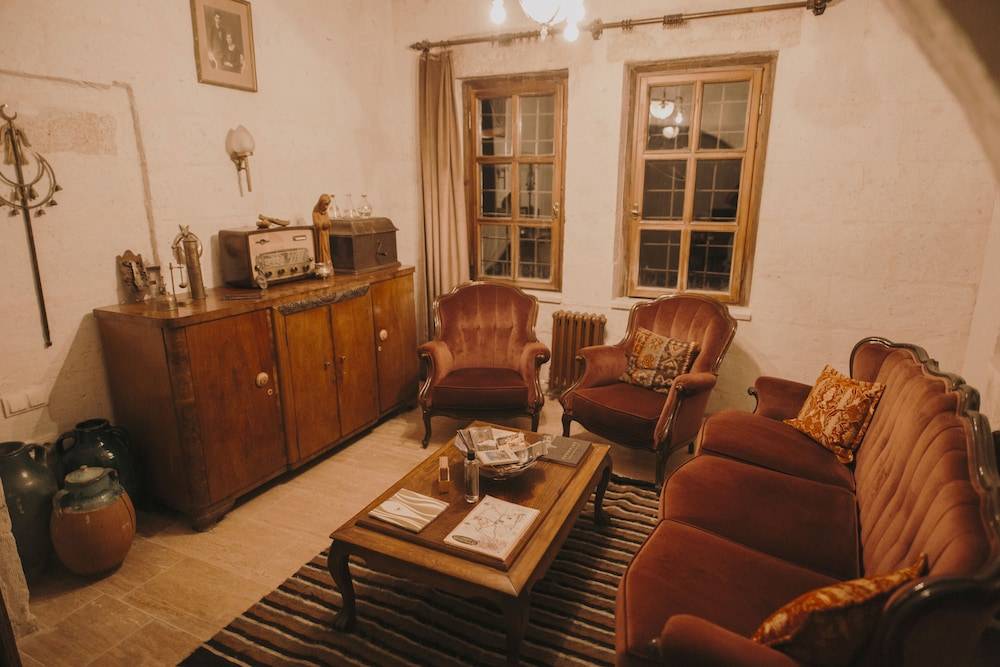 Eagle Cave Inn 2