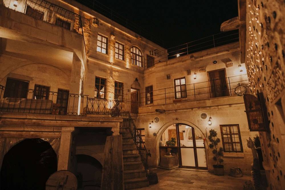 Eagle Cave Inn 1