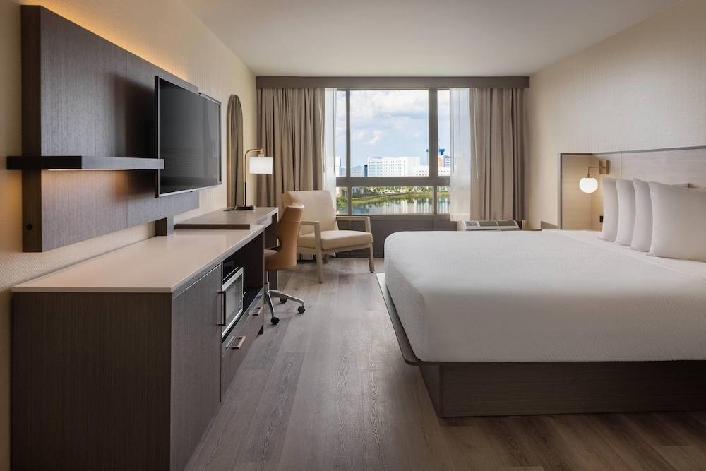 Ramada Plaza by Wyndham Orlando Resort & Suites Intl Drive - Newly Renovated! 1