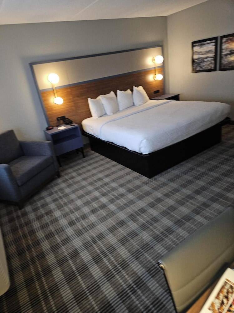 AmericInn by Wyndham Mounds View Minneapolis 1
