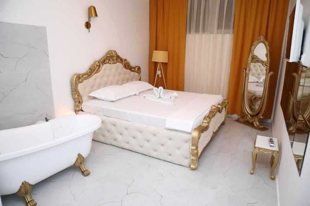 Hotel Gloria KS 1