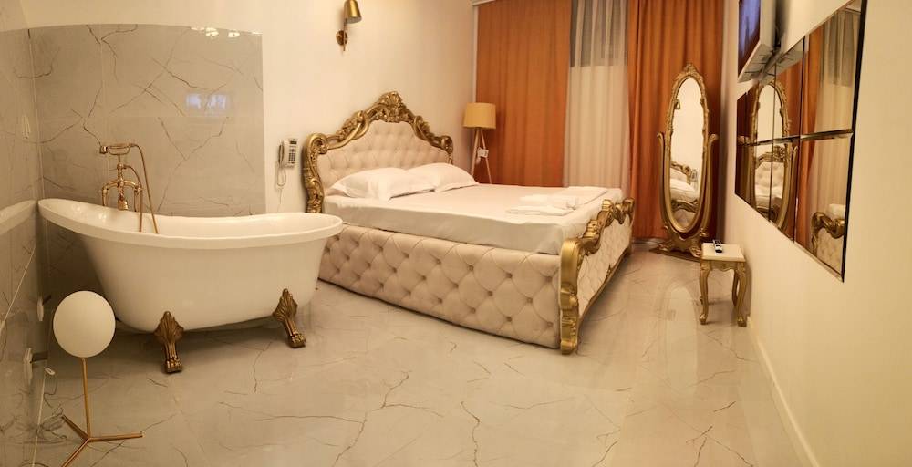 Hotel Gloria KS 2