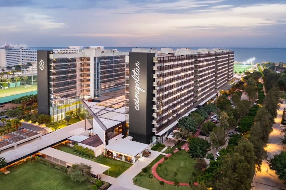 Nirvana Cosmopolitan Hotel - Convention & Sports Center 1