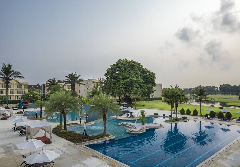 Eastin Thana City Golf Resort Bangkok Free Scheduled Shuttle from Hotel to Suvarnabhumi Airport 1