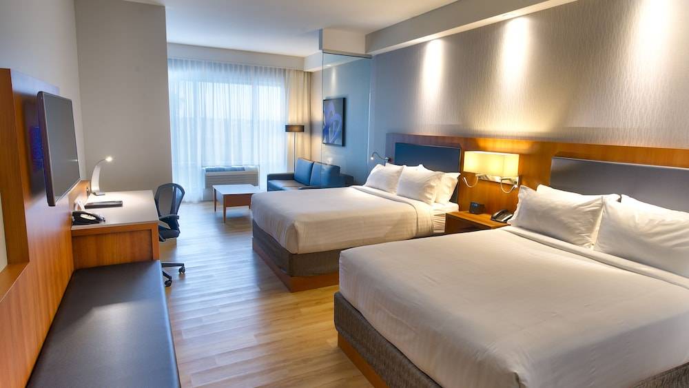 Holiday Inn Express & Suites VAUDREUIL - DORION by IHG 2