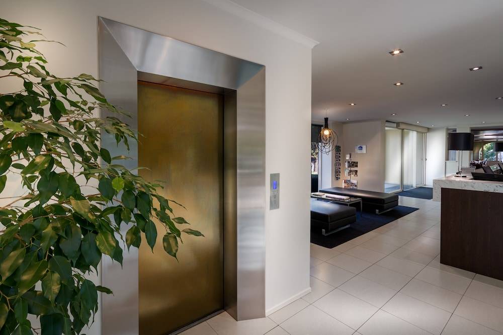BEST WESTERN PLUS Travel Inn 2