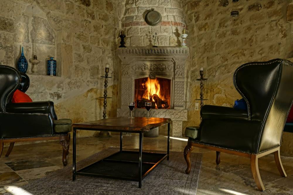 Taru Cave Suites 2