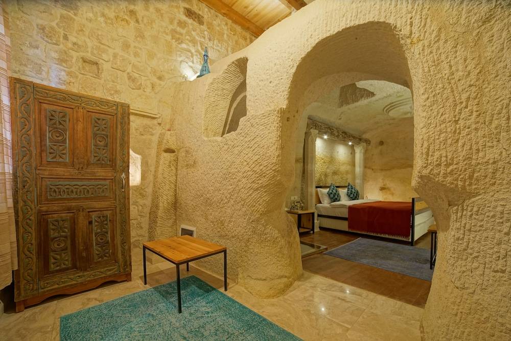 Taru Cave Suites 1