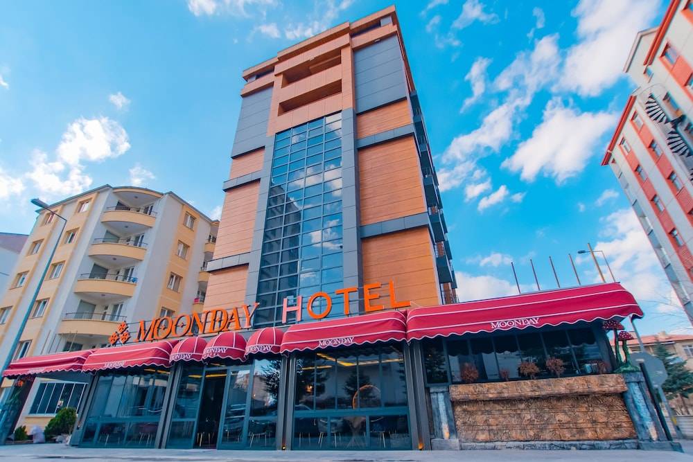 MOONDAY HOTEL 1