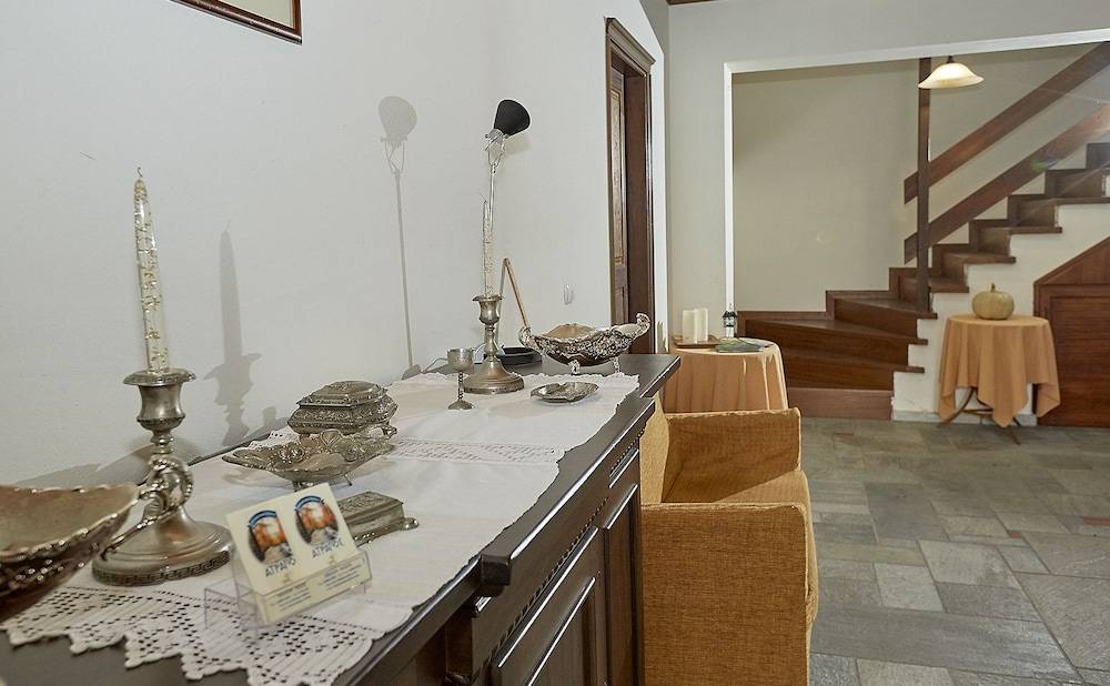 Hotel Atrapos 2