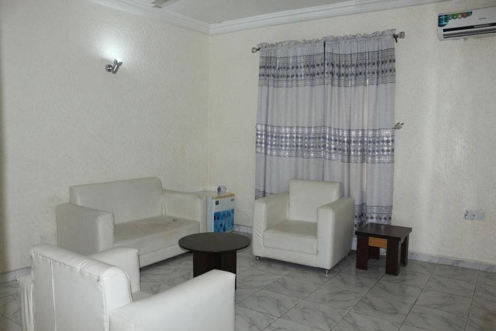 Grand Decent Hotel and Suites 2