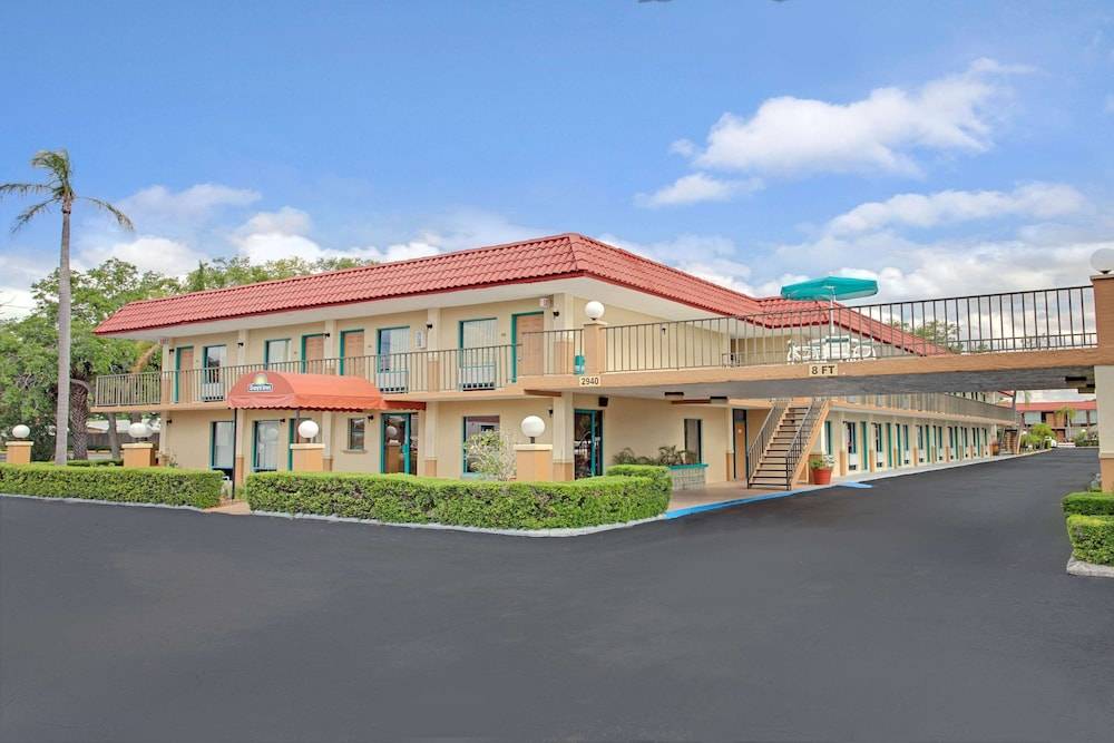 Days Inn by Wyndham Clearwater/Central 1