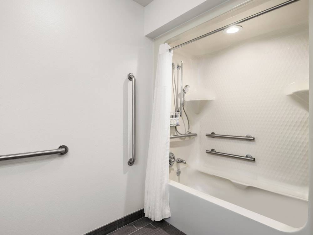 Garner Hotel Albuquerque West by IHG 2
