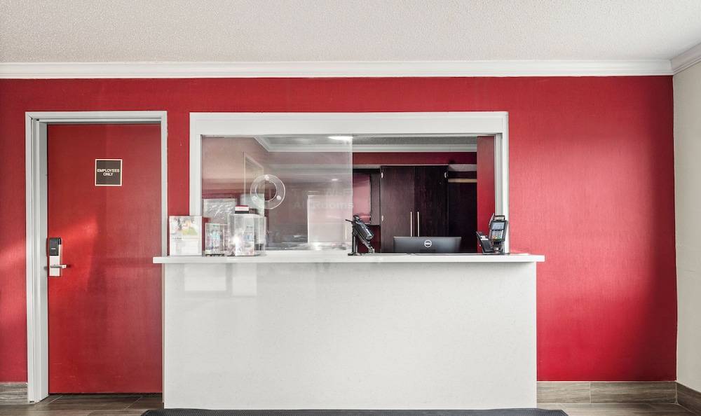 Red Roof Inn PLUS+ Belleville 2