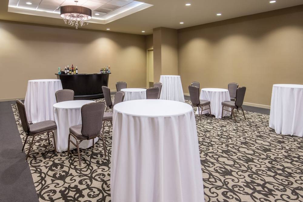 Crowne Plaza PHOENIX AIRPORT - PHX by IHG 2