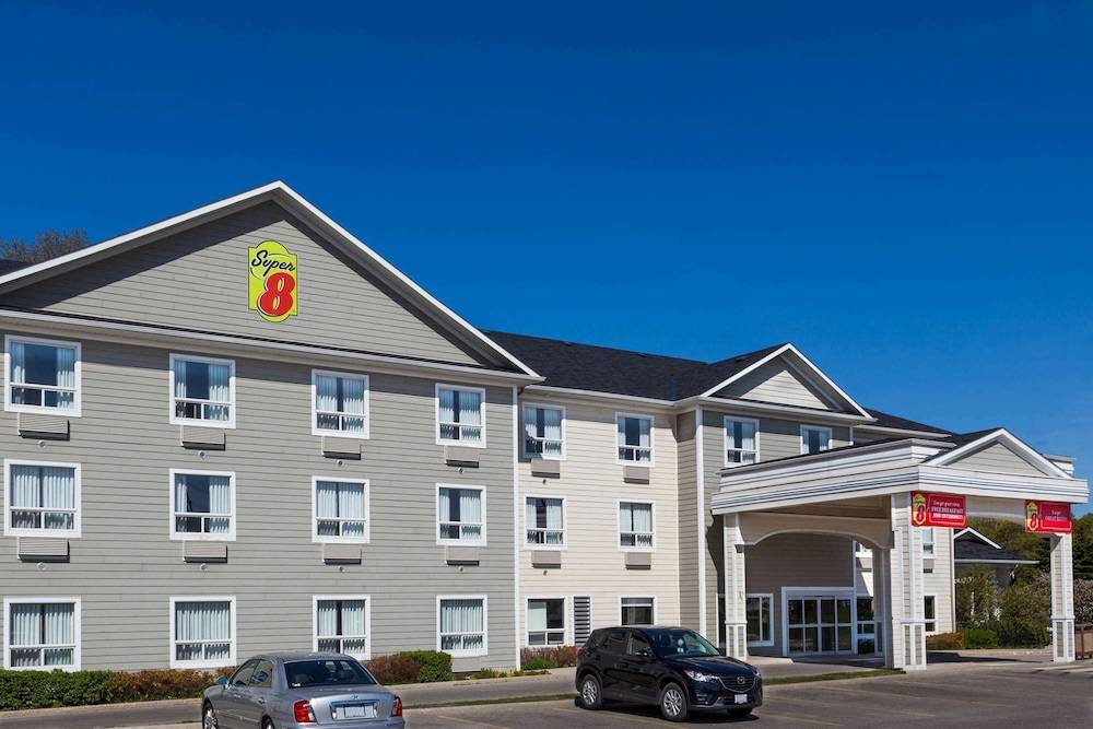 Super 8 by Wyndham Midland 1