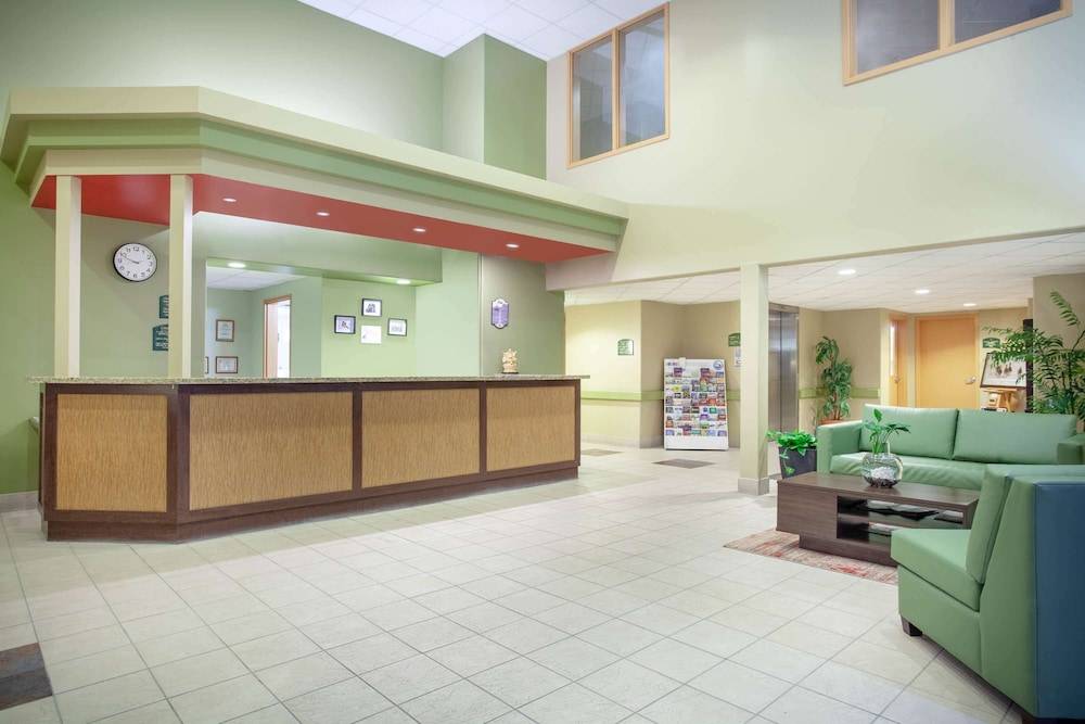 Super 8 by Wyndham Midland 2