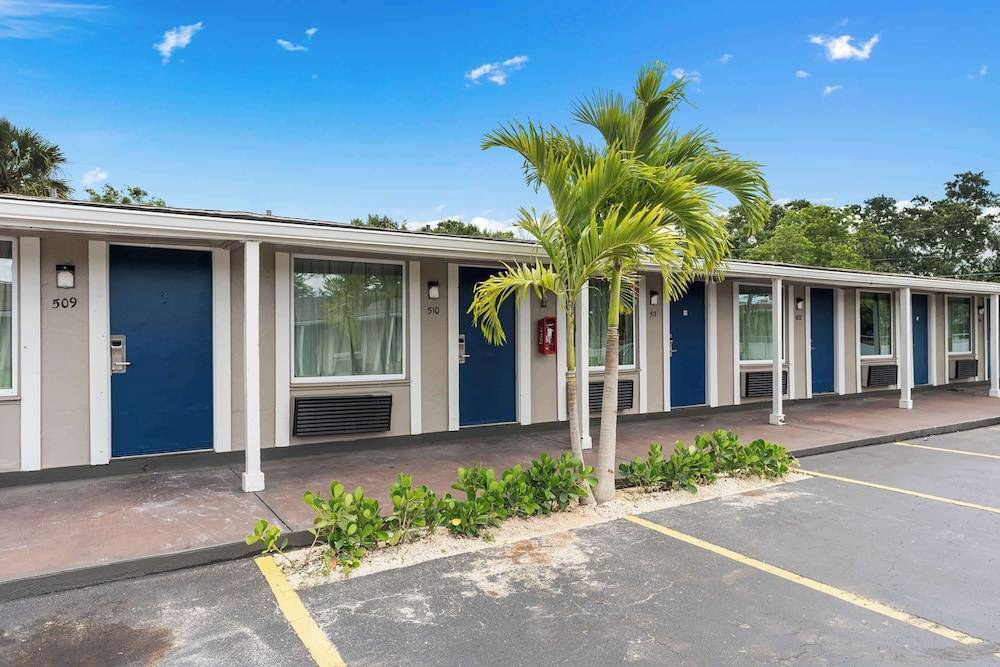 Travelodge by Wyndham Kissimmee/Orlando 1