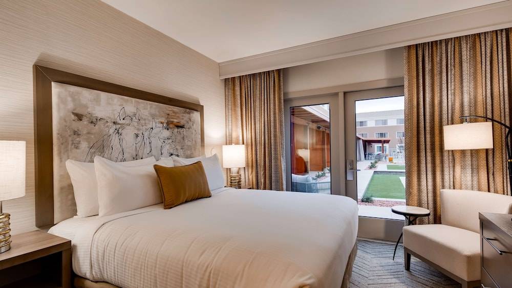 Aiden by Best Western Scottsdale North 1