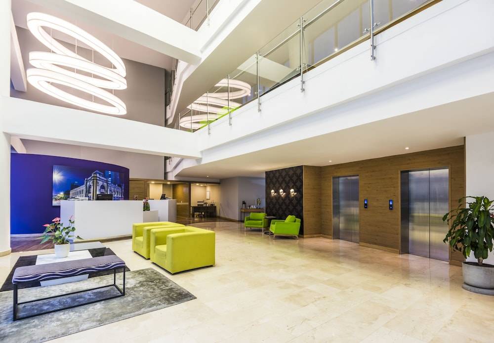 La Quinta by Wyndham Medellin 2