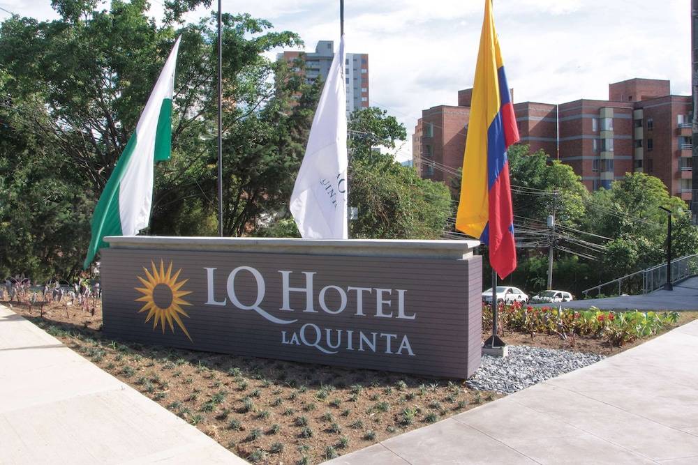 La Quinta by Wyndham Medellin 1