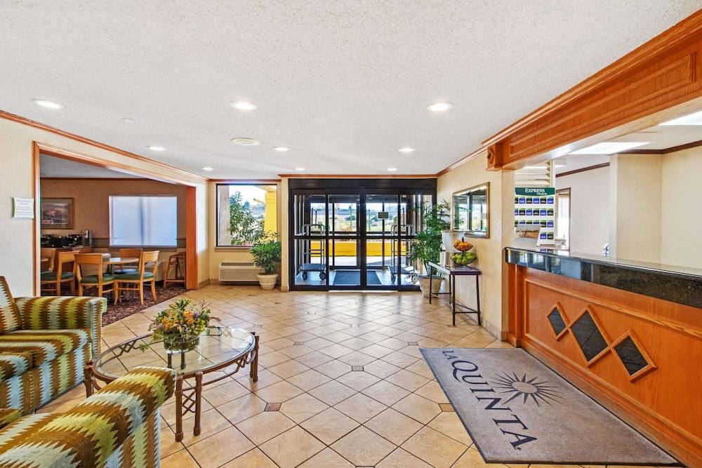 La Quinta by Wyndham Albuquerque Journal Ctr NW 2