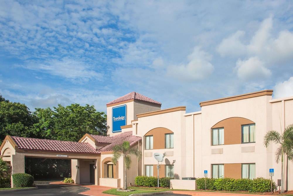 Travelodge by Wyndham Fort Myers Airport 1