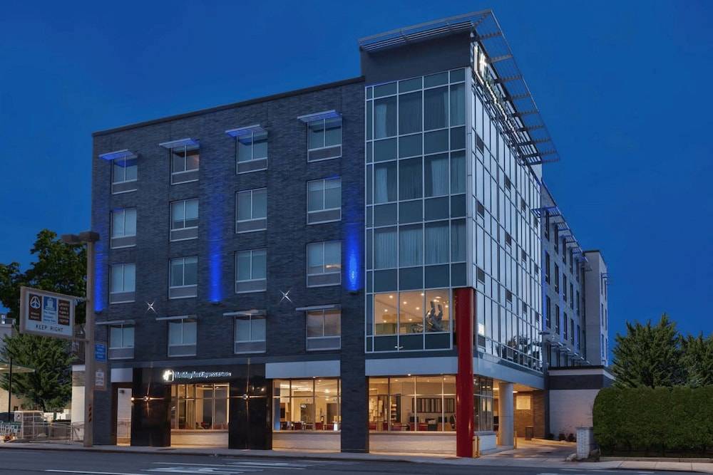 Holiday Inn Express & Suites JERSEY CITY - HOLLAND TUNNEL by IHG 1