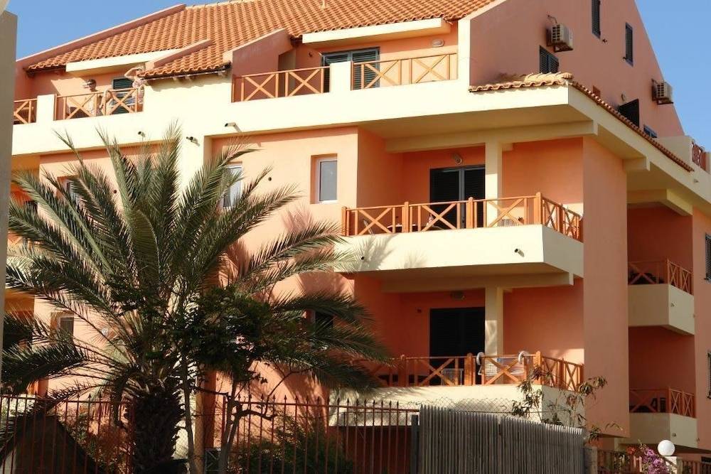 Aparthotel Ponta Preta 1