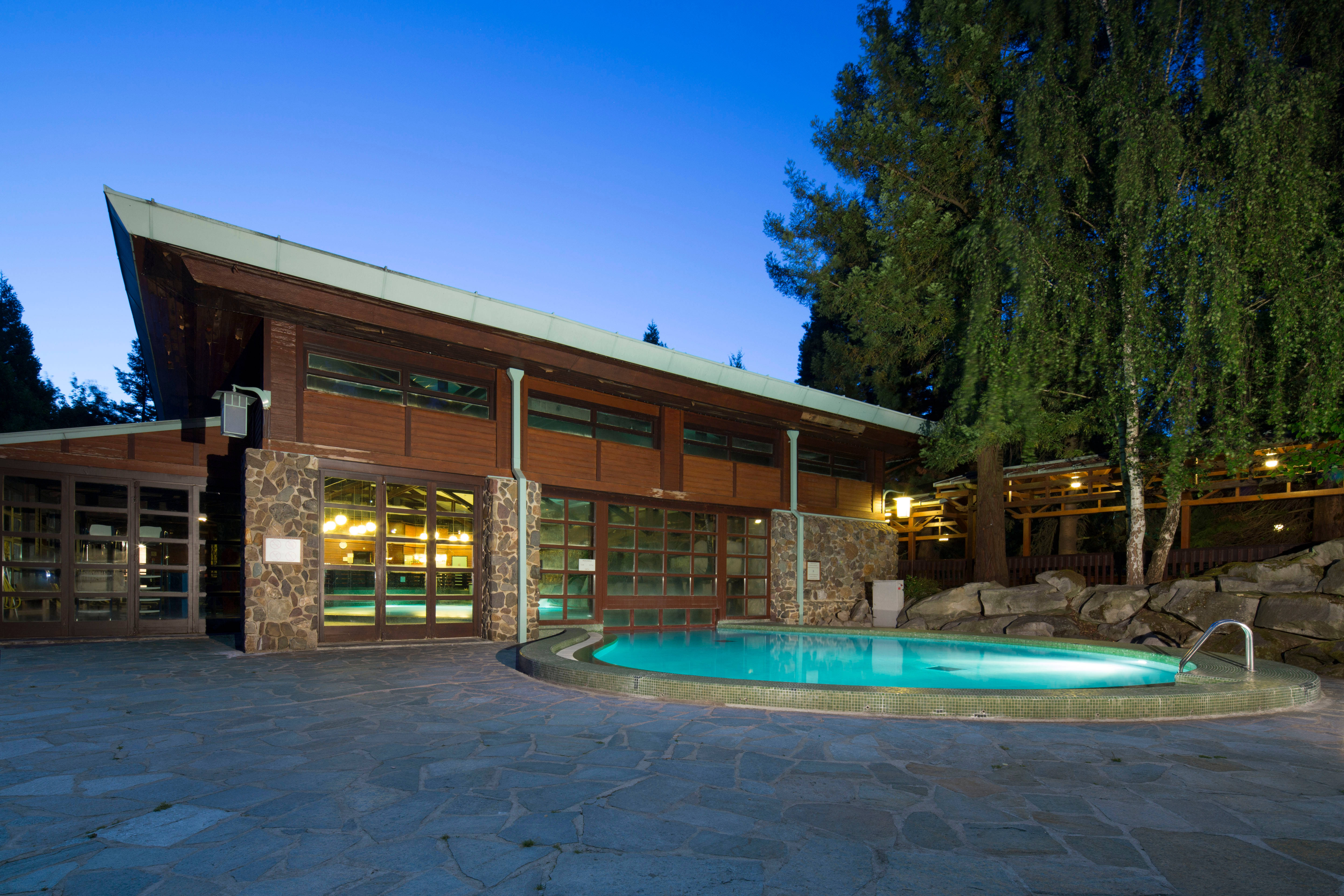 Disney Sequoia Lodge + Tickets 2