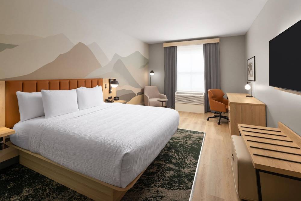 La Quinta Inn and Suites by Wyndham Leavenworth 1