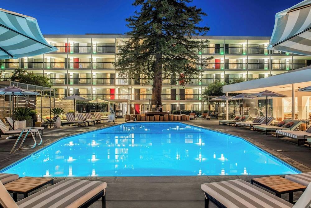 Hotel Paradox, Autograph Collection 1