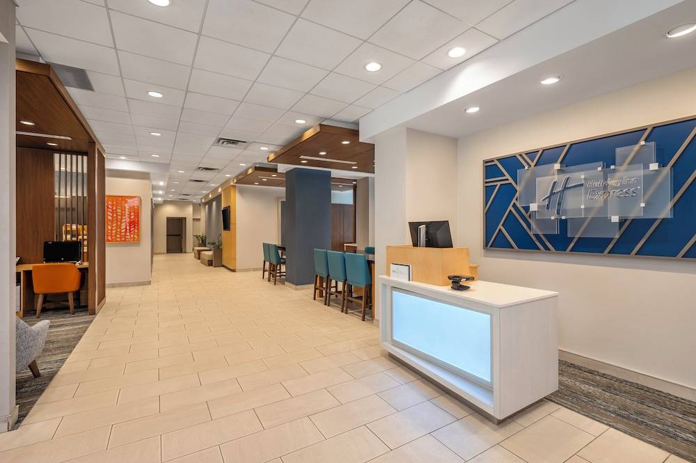 Holiday Inn Express TORONTO DOWNTOWN by IHG 2
