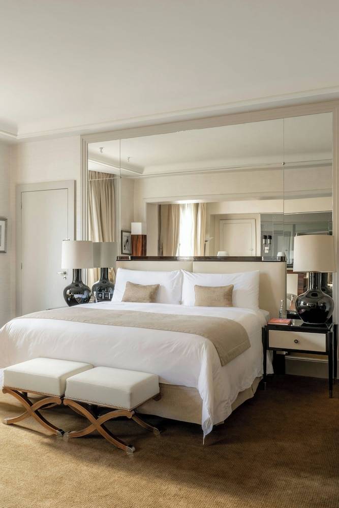 Prince de Galles, a Luxury Collection hotel, Paris 1