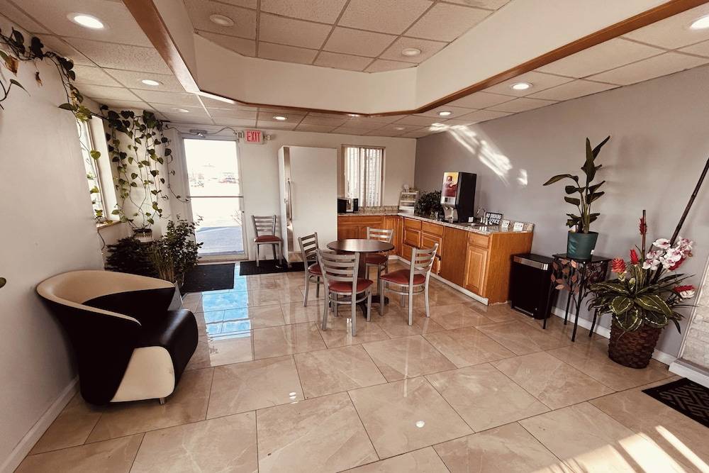 Residential Suites Blue Springs by Hotel O I 70 2