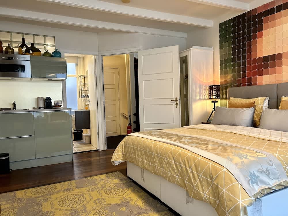 Amsterdam 4 Holiday GuestRooms 2
