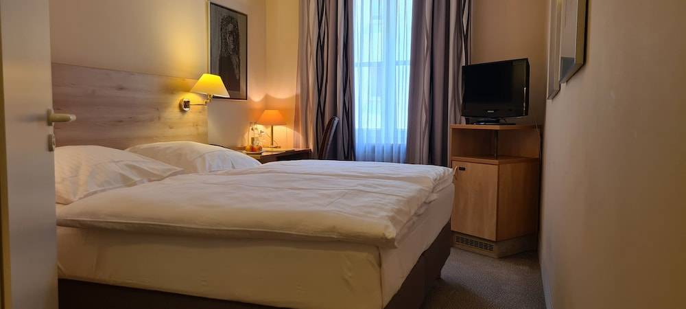 Hotel Garni "Am Ellinger Tor" 1