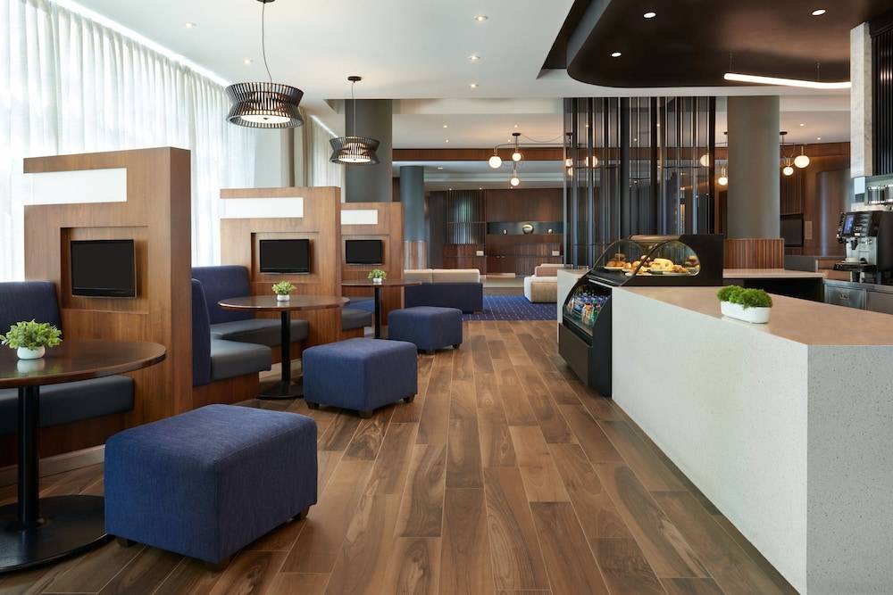 Residence Inn by Marriott Calgary Airport 2