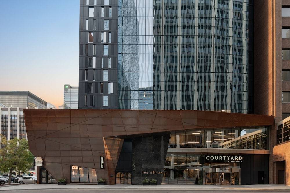 Courtyard by Marriott Calgary Downtown 1