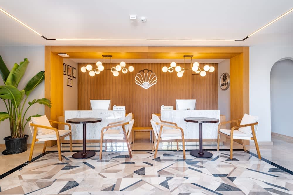 PEARLY HOTEL 2