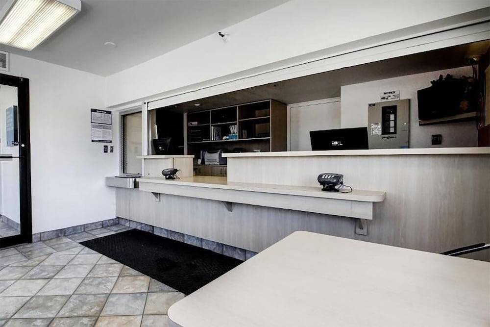 Super 8 by Wyndham Woods Cross/Salt Lake City North 2
