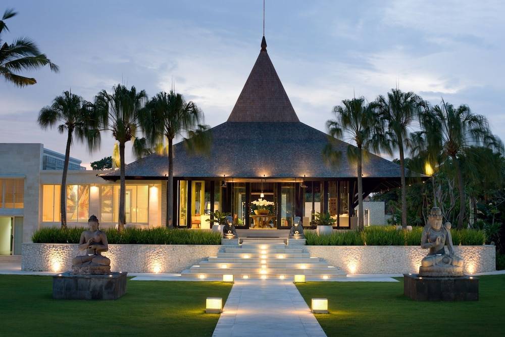 The Royal Santrian 2