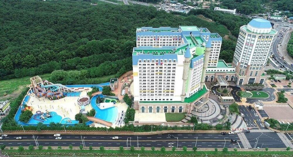 Island Castle Hotel & Waterpark 1