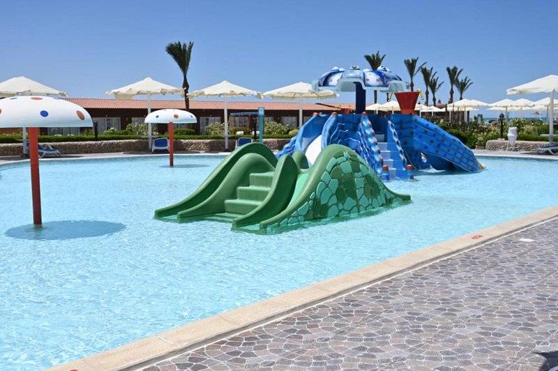 Hawaii Riviera Aqua Park Resort - Caters to Couples 2