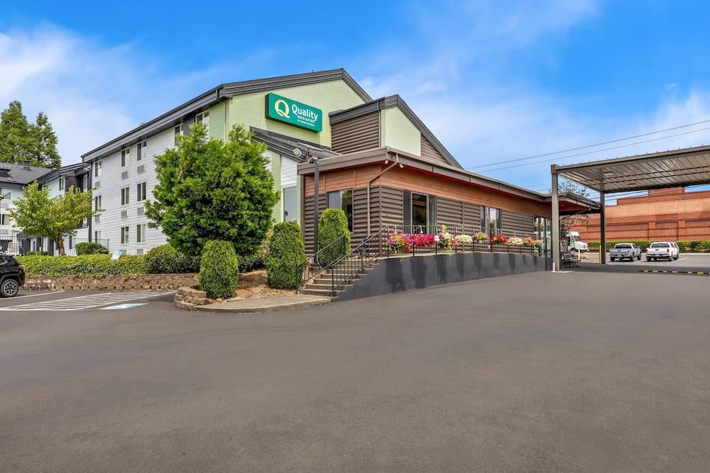 Quality Inn & Suites Clackamas – Portland 1