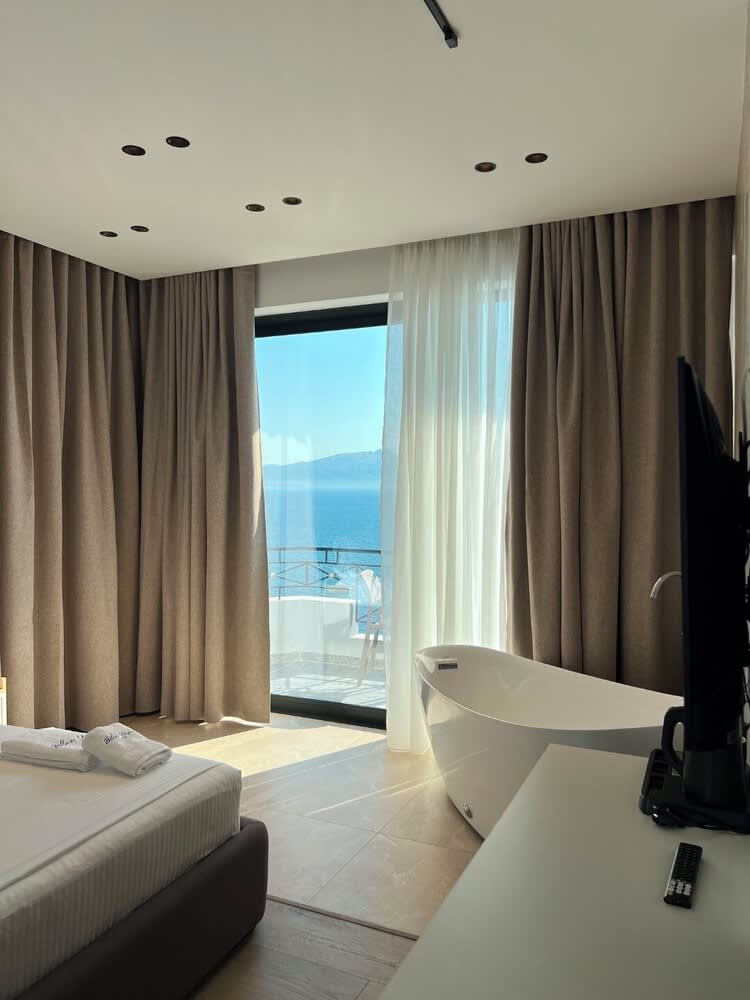 Blue Waves Hotel & Suites 1