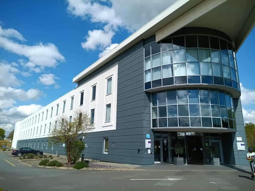 Holiday Inn LONDON LUTON NORTH by IHG 1