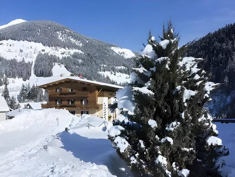 Digonera Historic Hotel B&B 1
